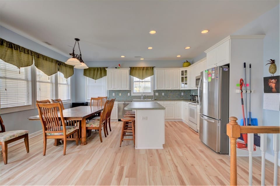 Kitchen - Dining a