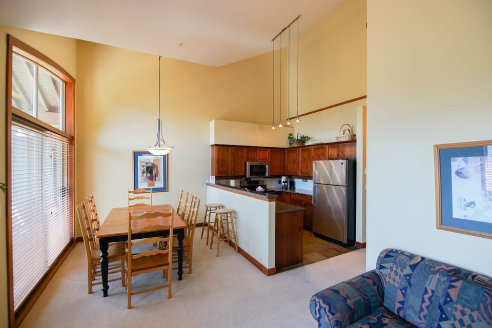 Dining area for eight