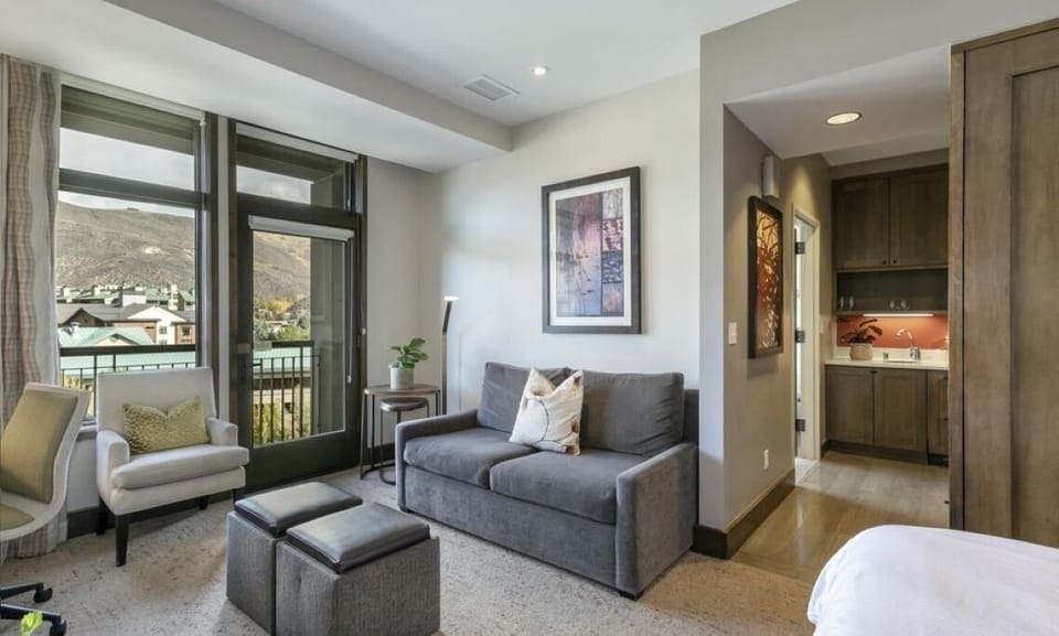 Junior suite w/Private balcony and sofa sleeper
