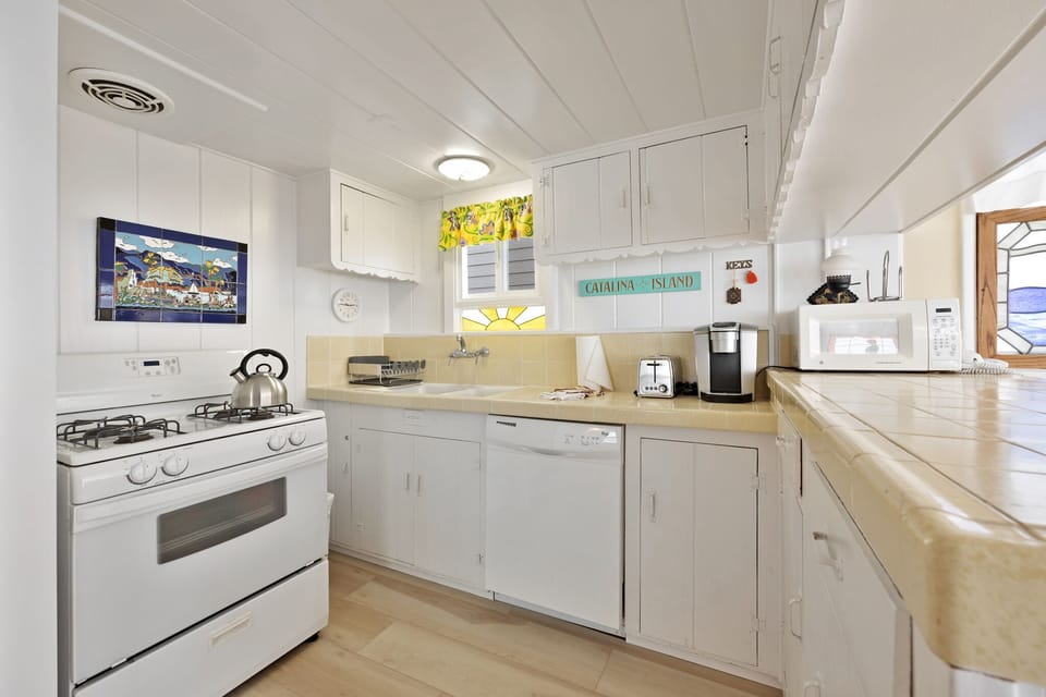 326E - Kitchen