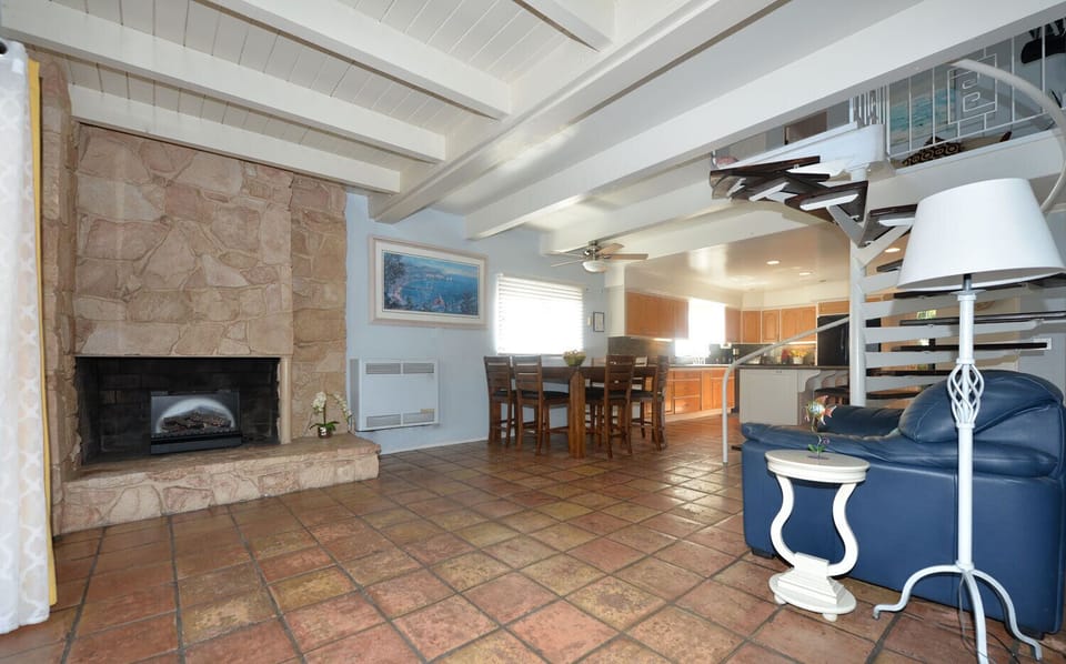 Fireplace-in-Main-Room.jpg