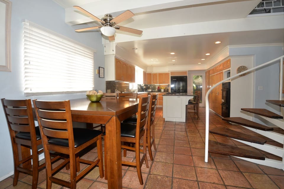Dining-Table.jpg