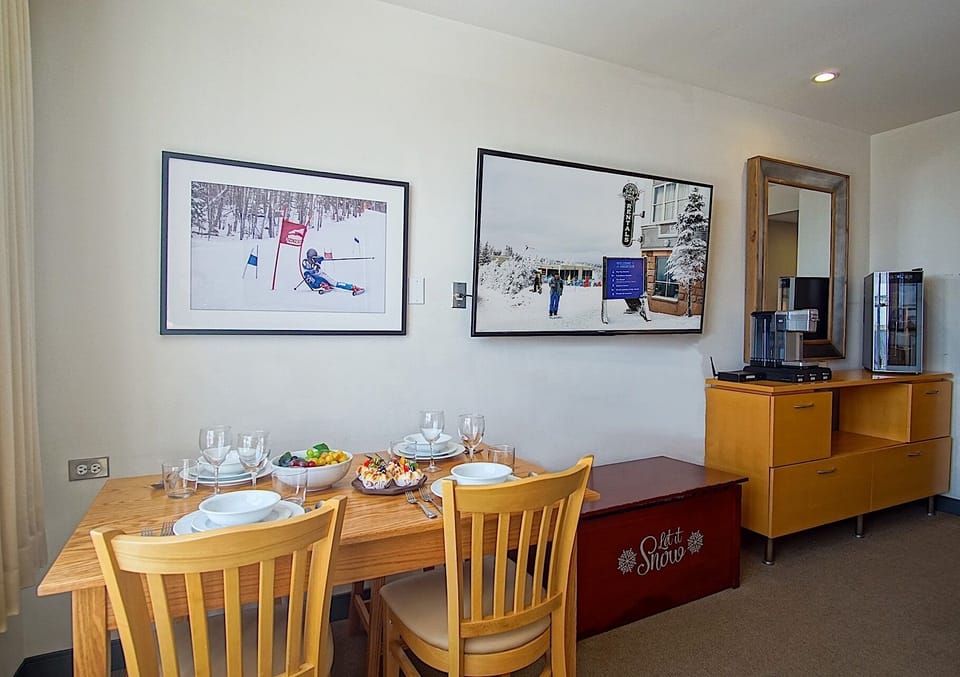 Large Flat Screen Smart TV and dining for 4