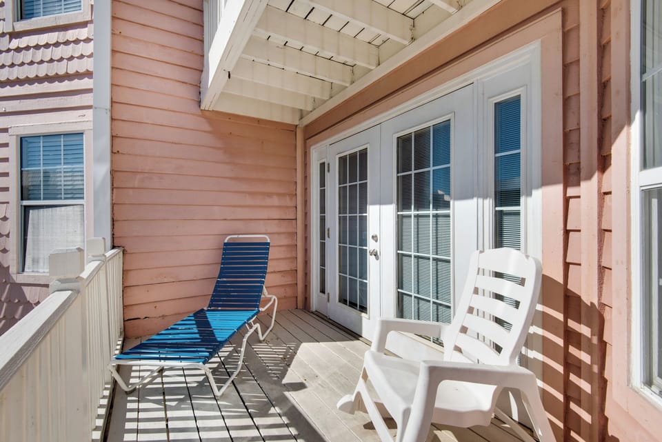 Front deck off of living room