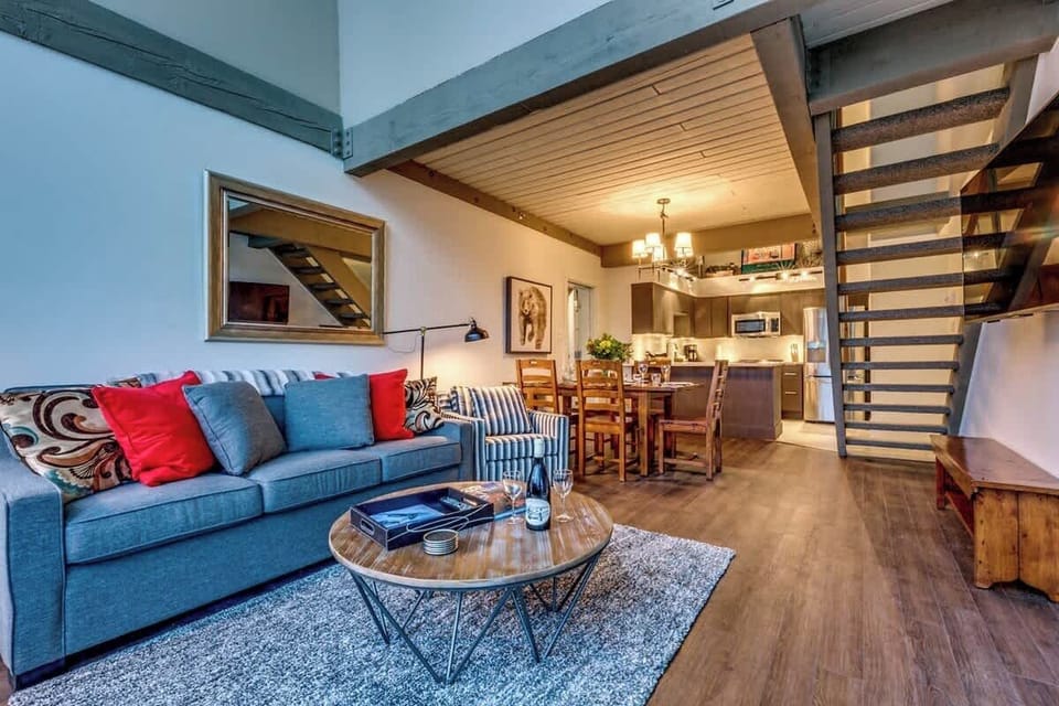 Living Room - Greystone Lodge Unit 310