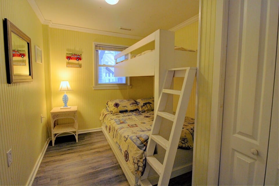 Twin Bunkroom