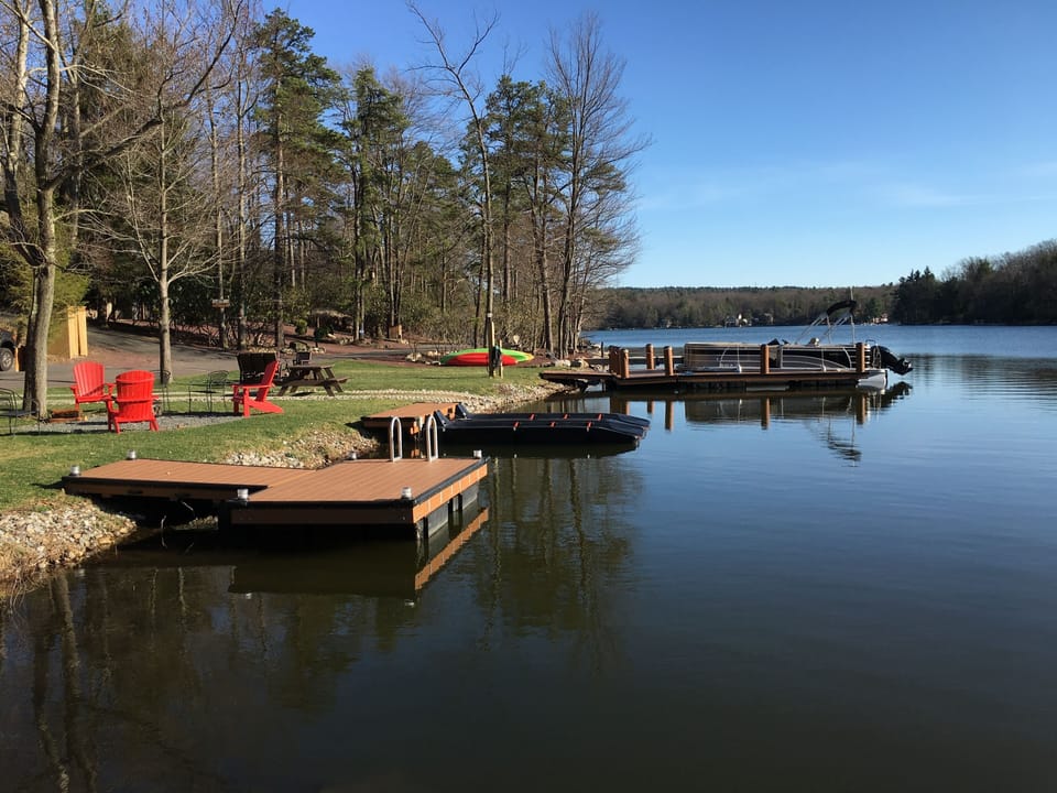 Lake Side View of The Lake Escape