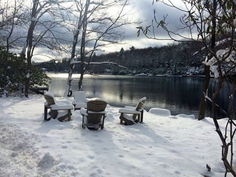 Winter at the Lake Escape