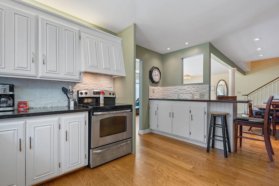 fully equiped kitchen - Sanibel North - Niagara-on-the-Lake.JPG