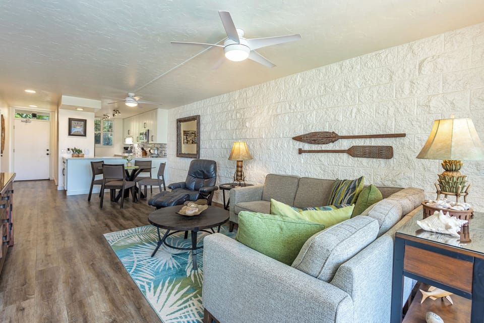 Well-equipped living, dining, and kitchen area with a cozy island vibe