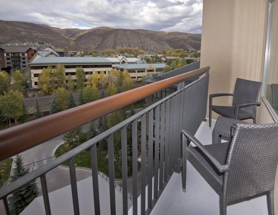 Exact view from your window/private Juliet balcony