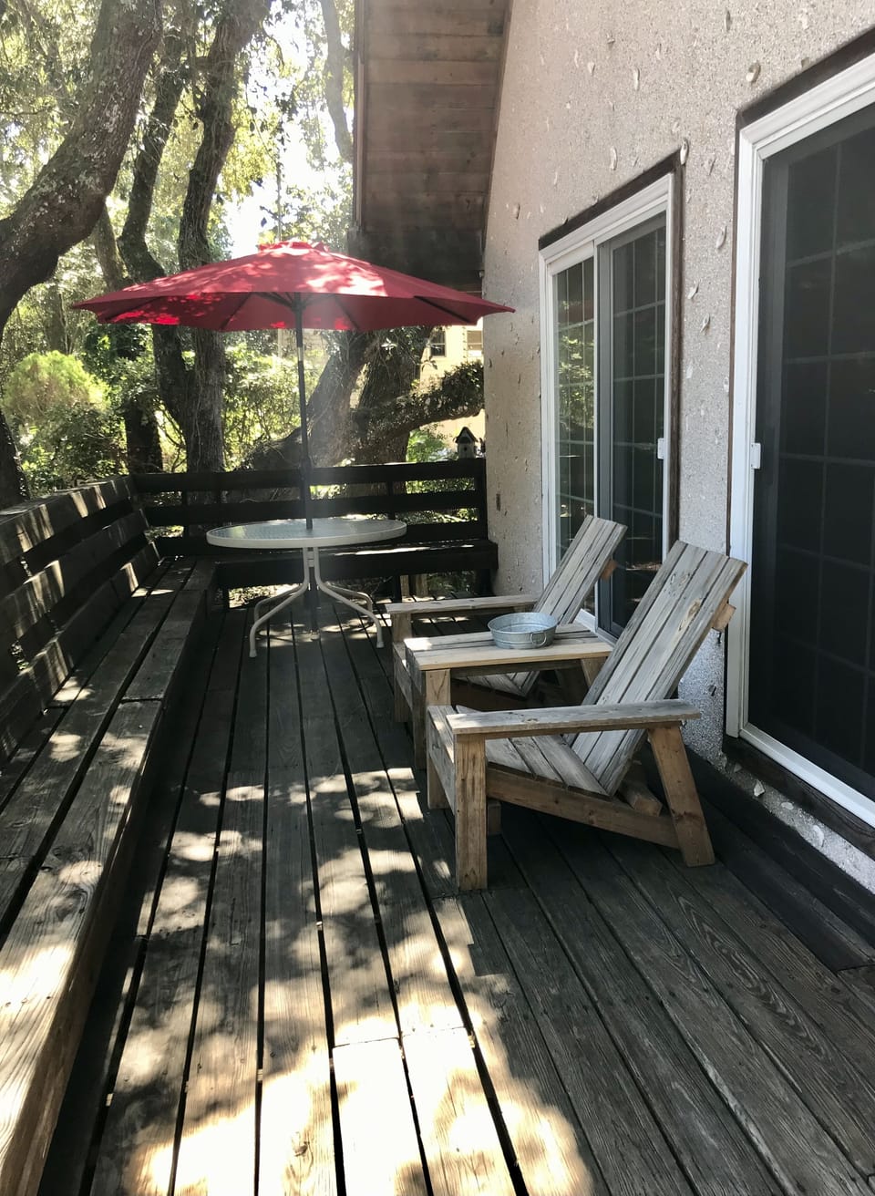 Deck at front of house (plenty of seating)