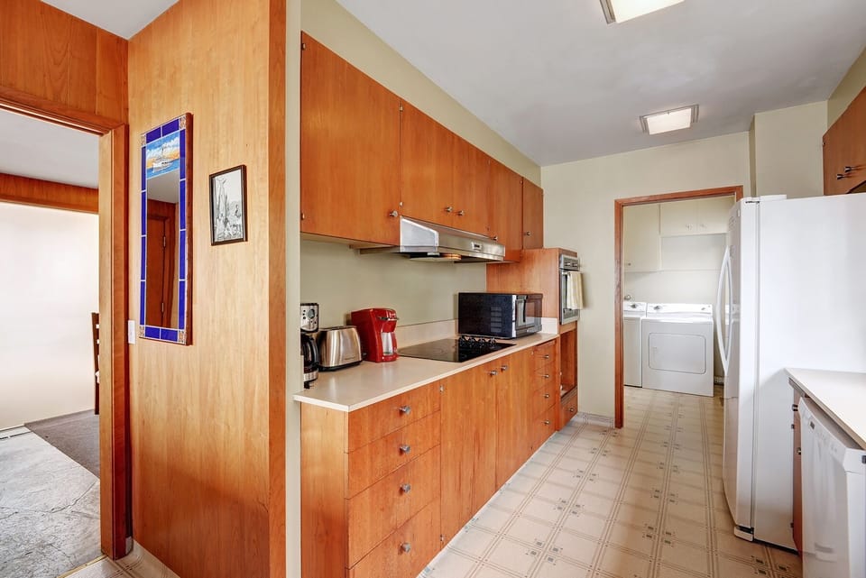 12-KITCHEN RS.jpg