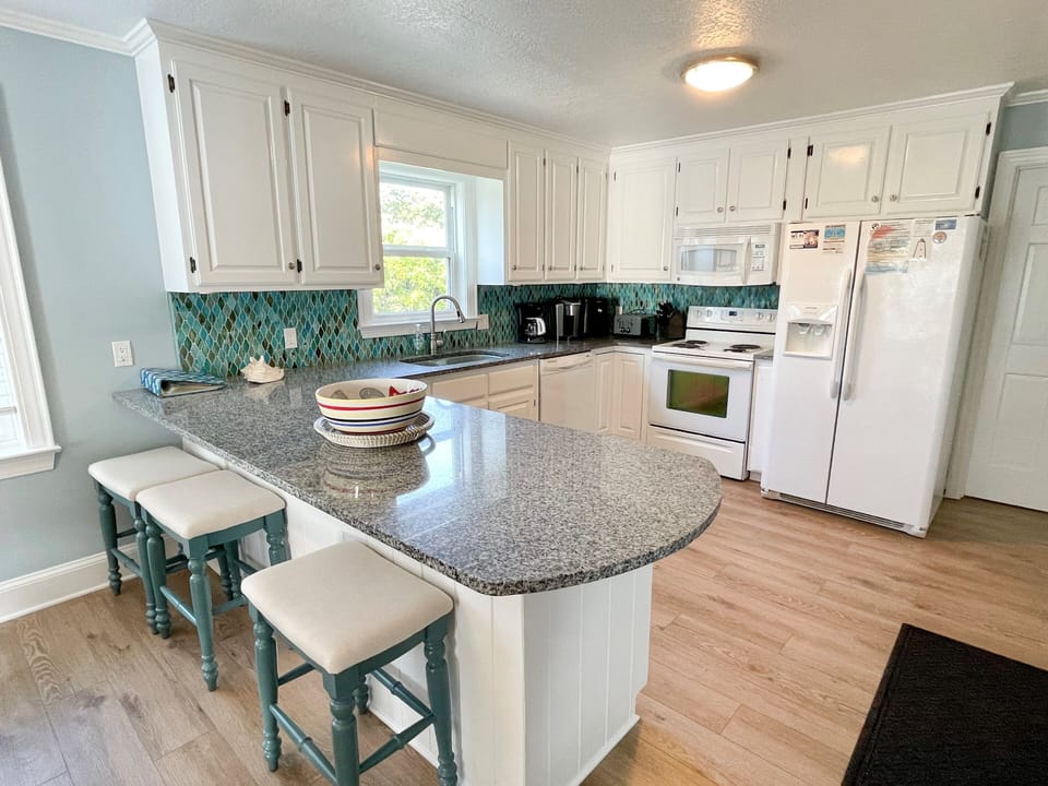 Kitchen with Breakfast Bar, First Floor