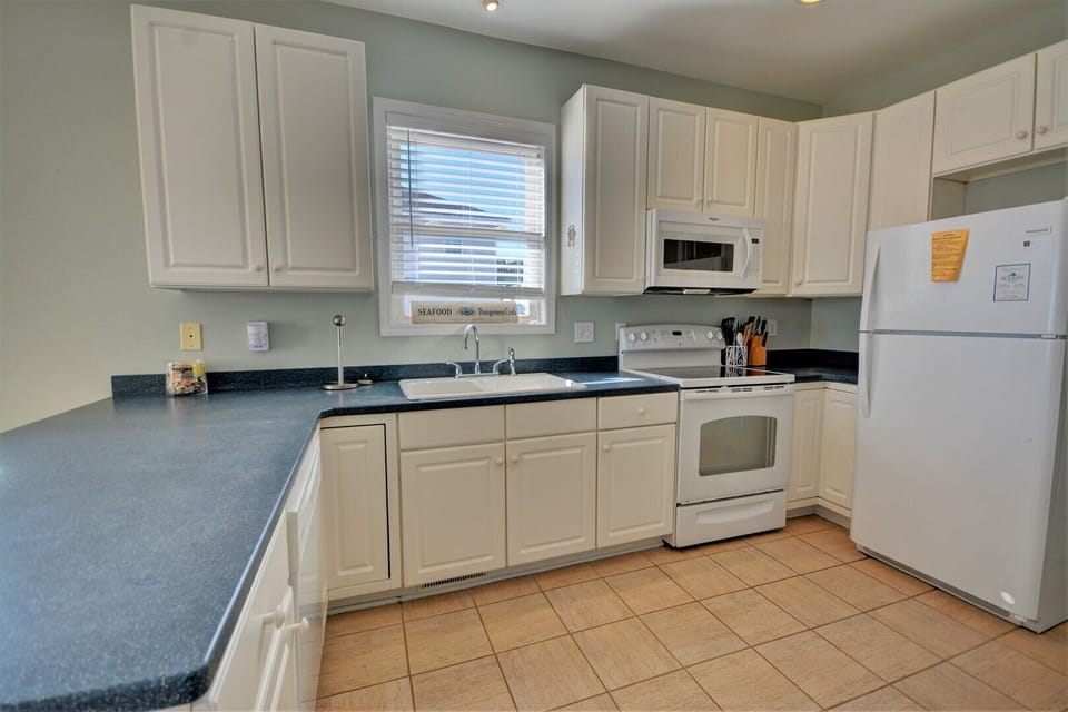 AGE: Kitchen