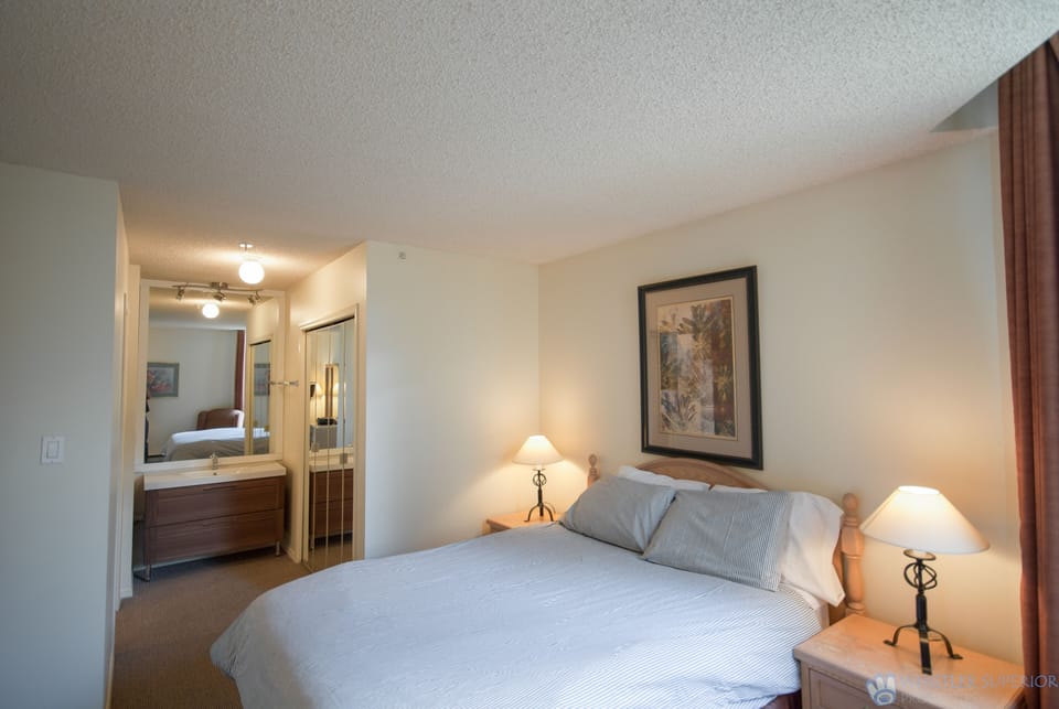 Wash station and closet in Queen bedroom