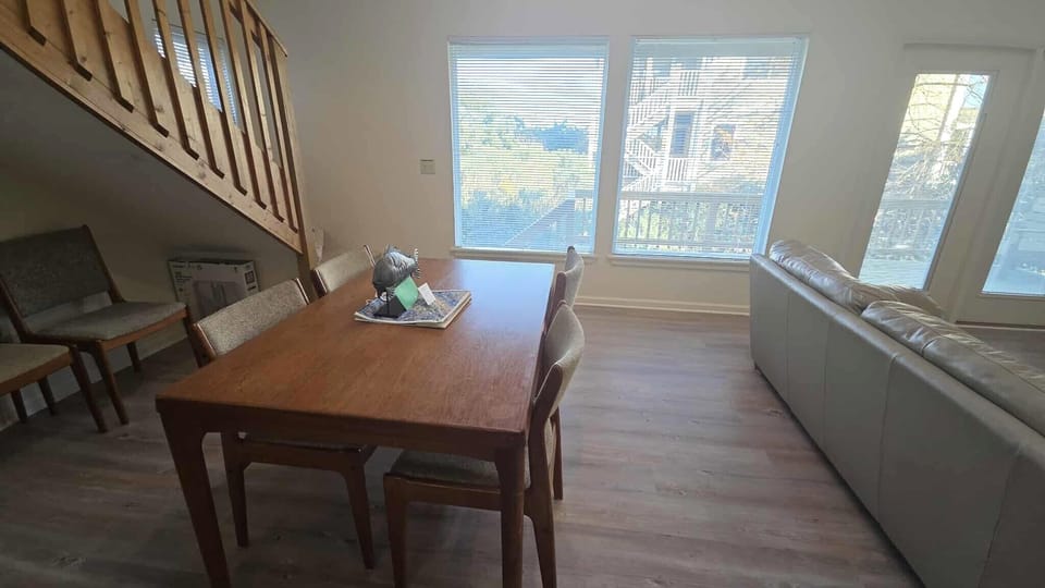 Dining Area (alternate view)