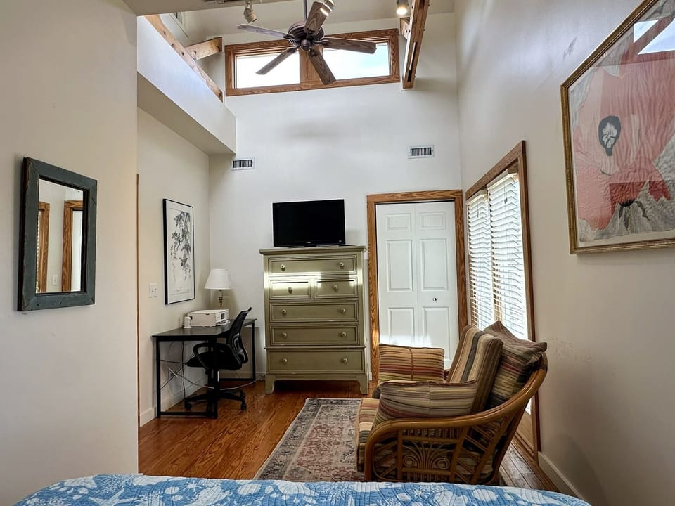 Queen Bedroom (alternate view)