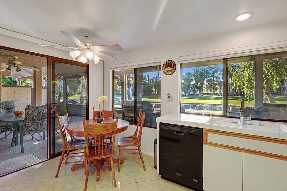 K0341 - 08 - KITCHEN TO PATIO mls.jpg