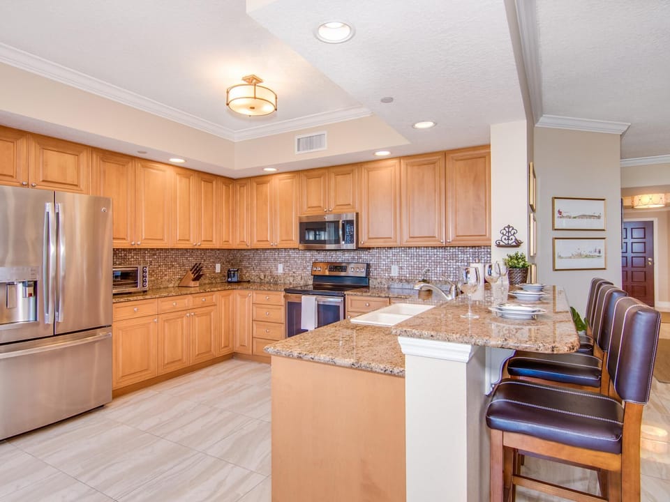 Kitchen with Breakfast Bar seating