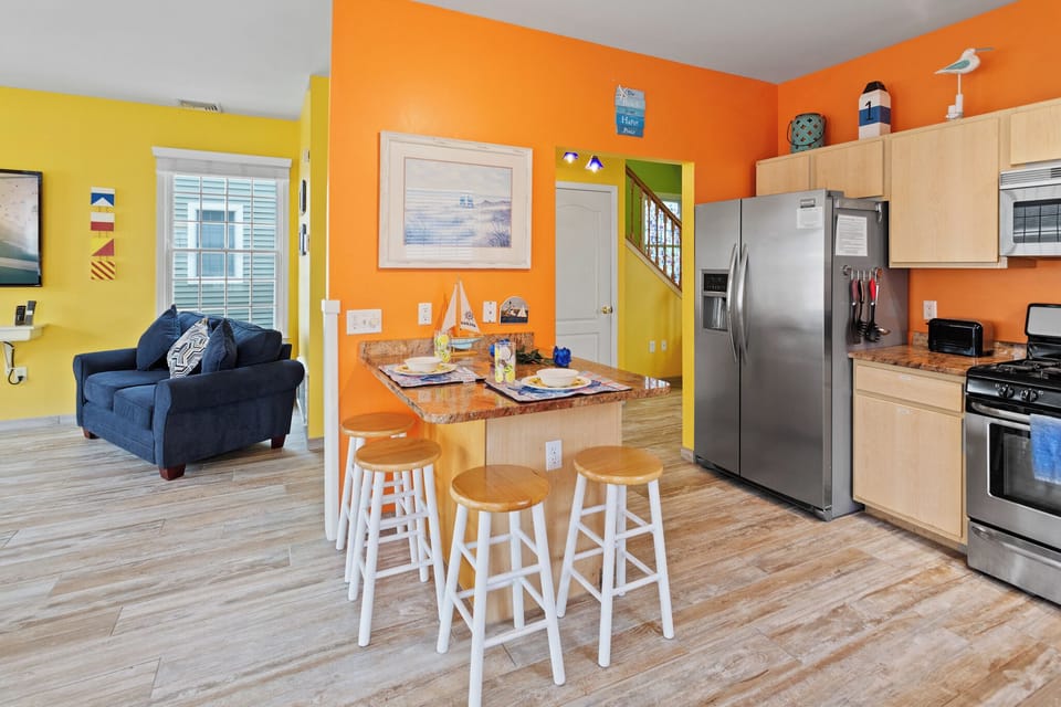 ❤️Exquisite Kitchen Fully Stocked with Essential Cooking and Dinning Needs! WOW!