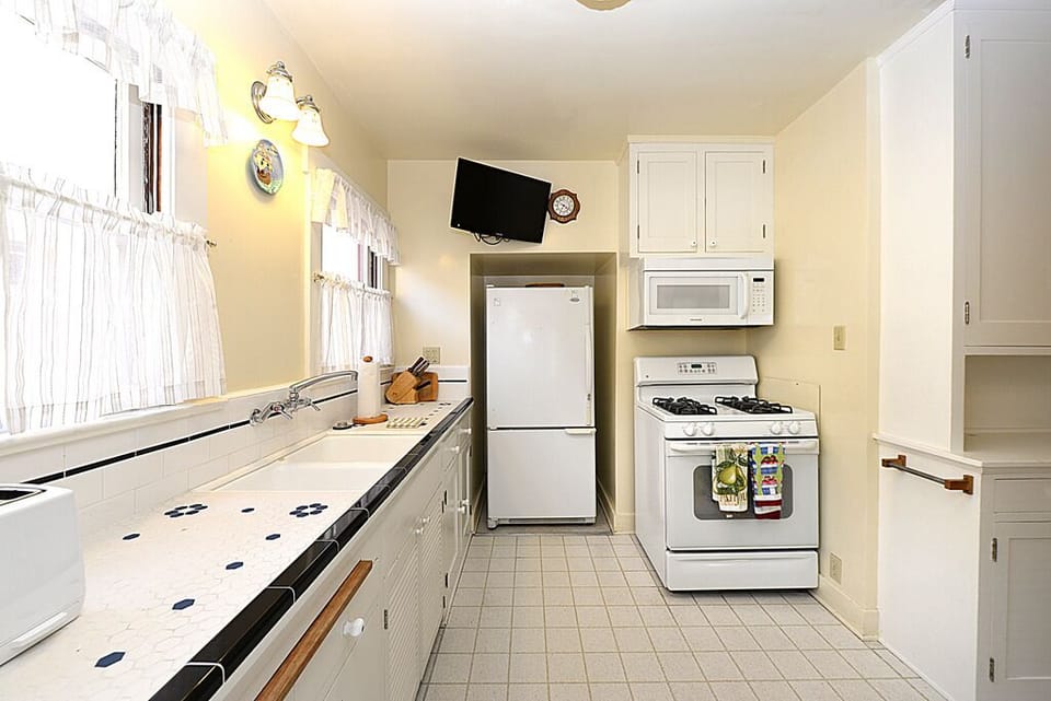 316CA Lower - Kitchen