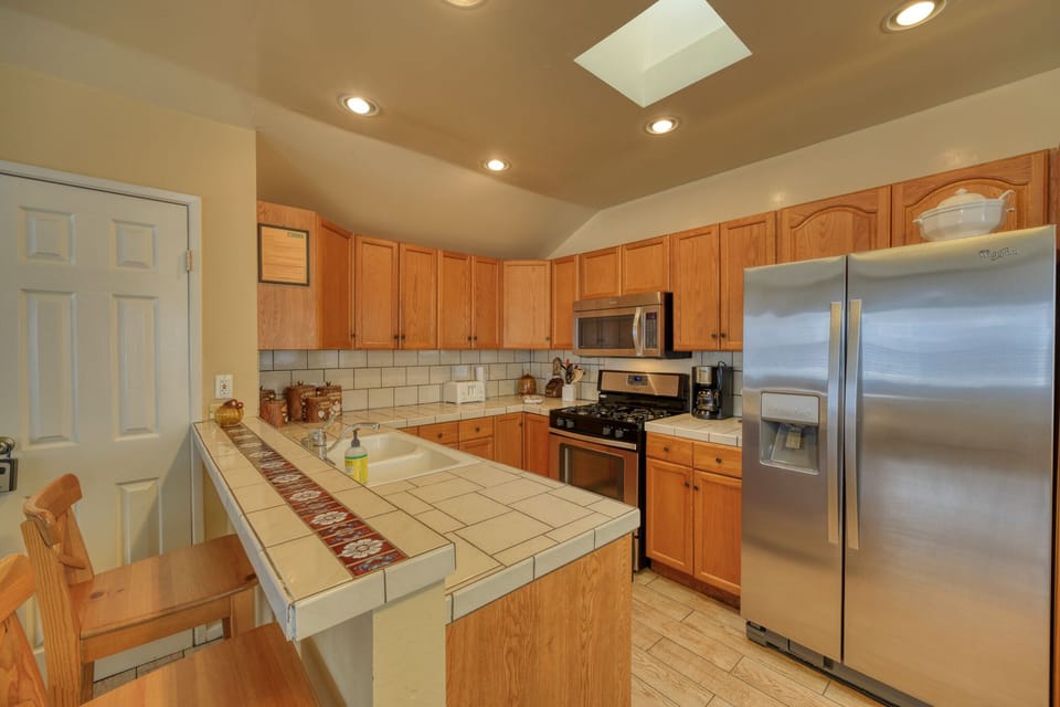 317CE - Kitchen Breakfast Bar