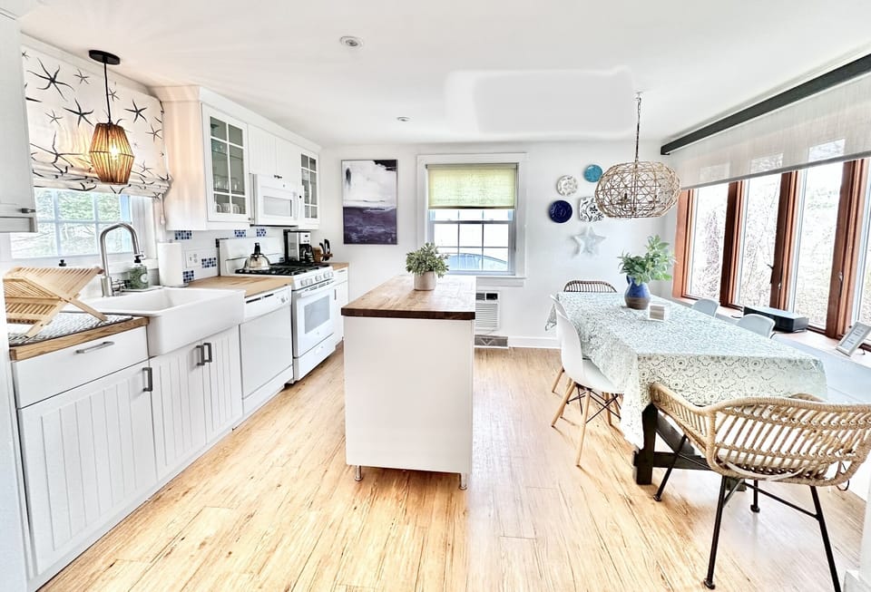 Full view of kitchen and eat-in area. 