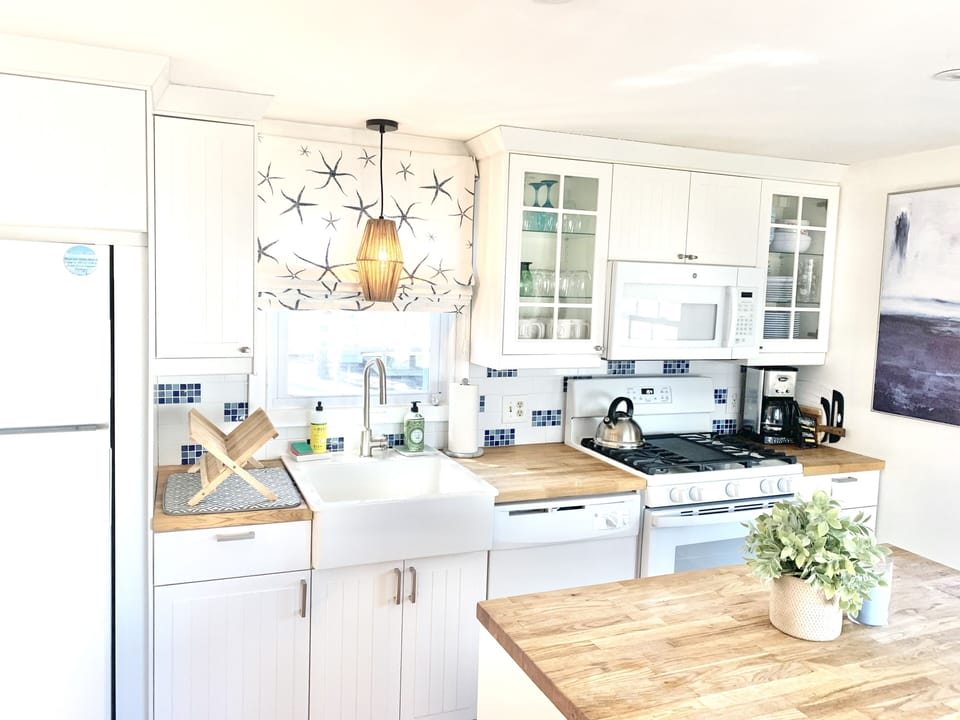 Fully equipped kitchen.