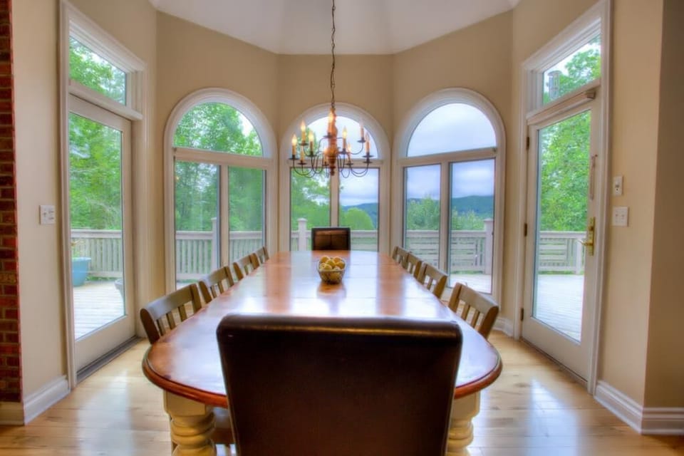 Dining Room | Seats 10