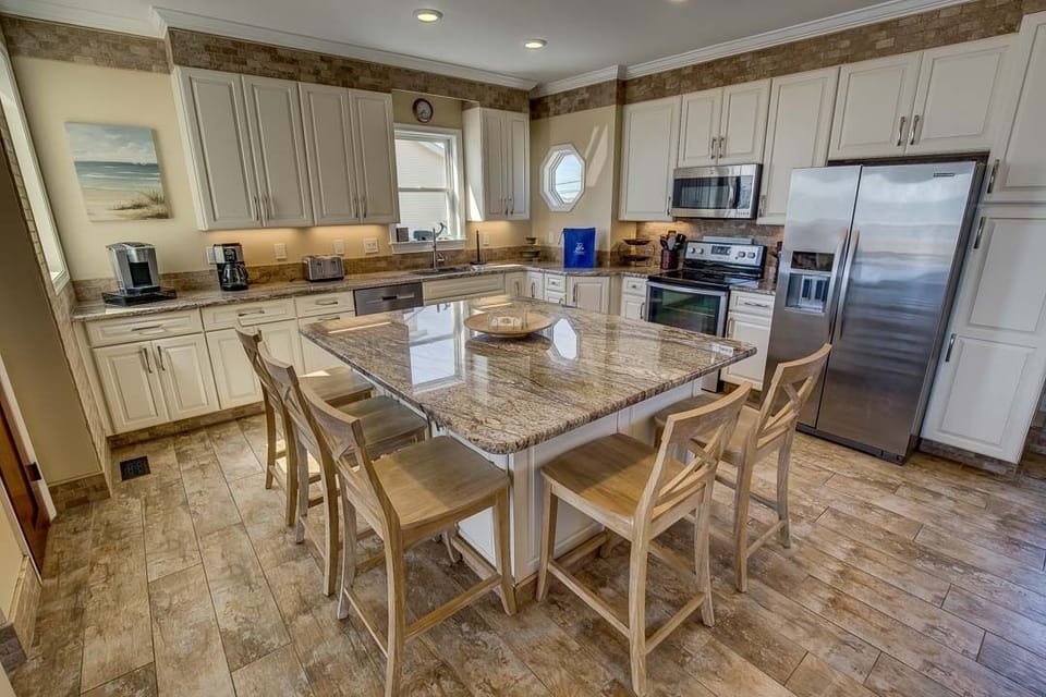 Bottom-Level Kitchen with Island seats 5