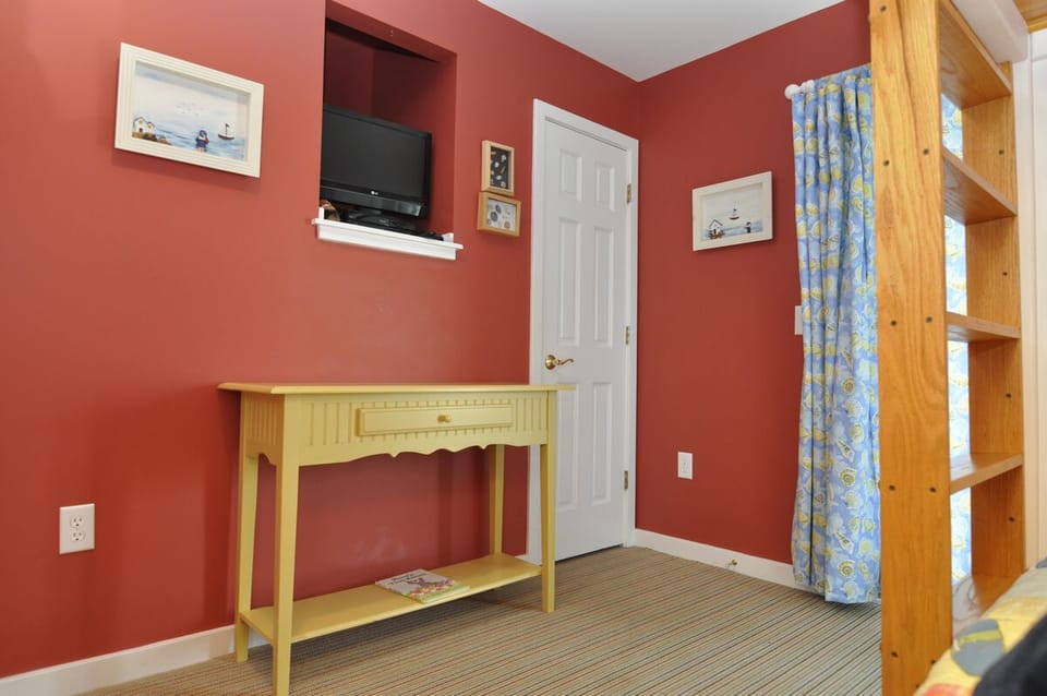 Bunk Room (alternate view)