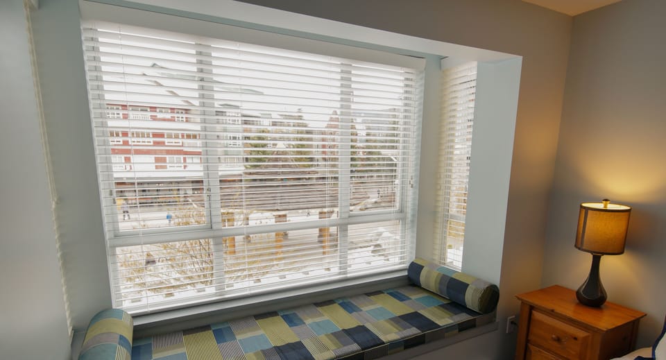 Relaxing window bench