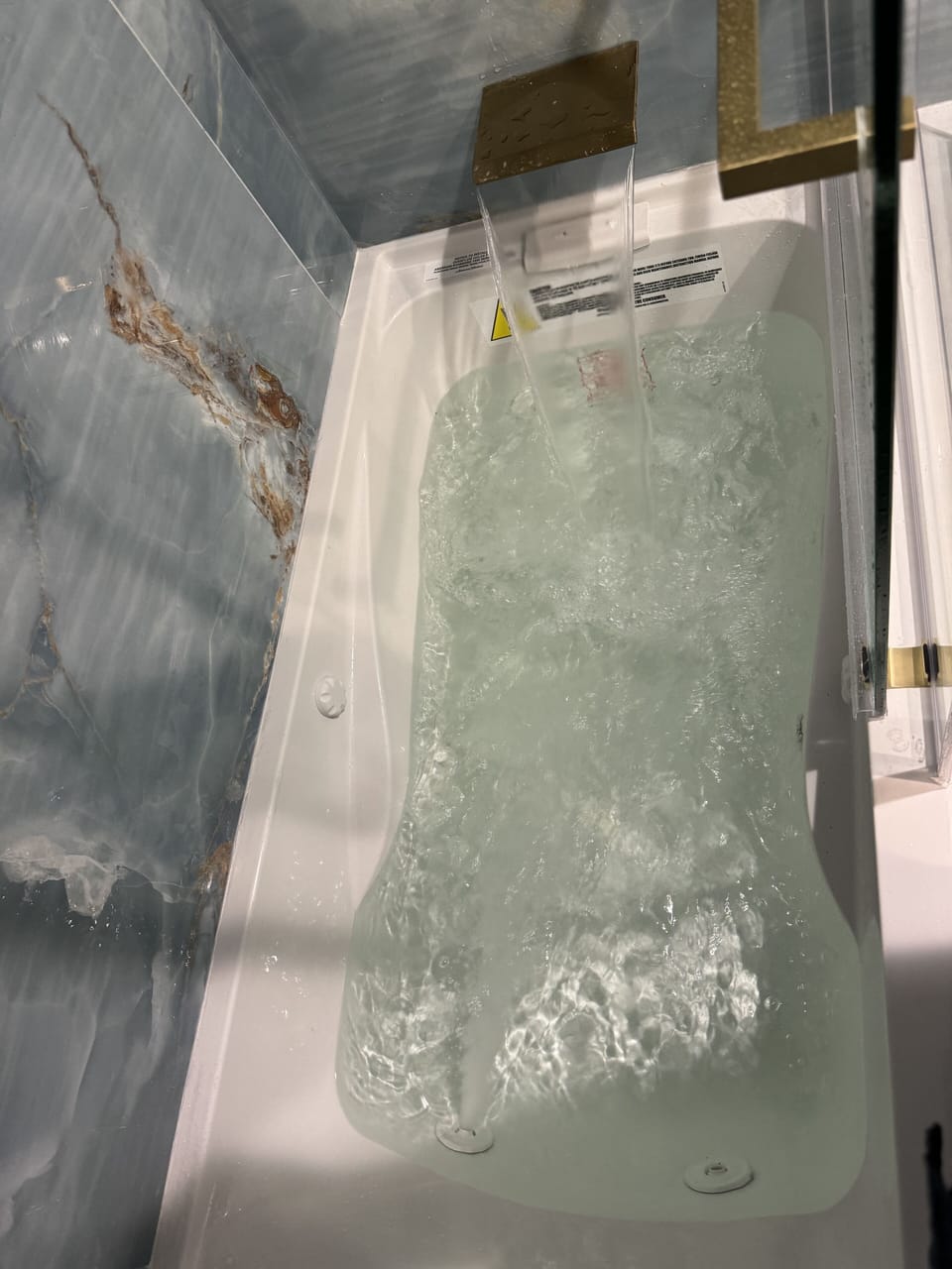 Relax after a beach day with Jacuzzi jets in soak in tub! 🛁