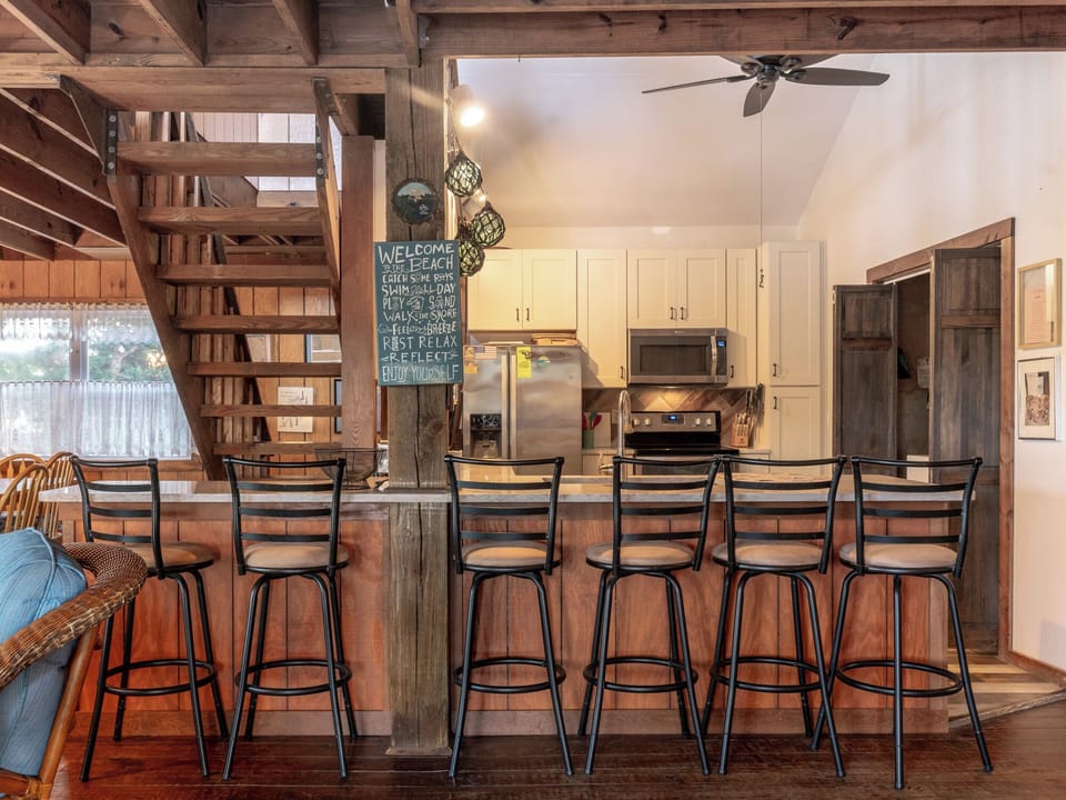 Breakfast Bar, First Floor