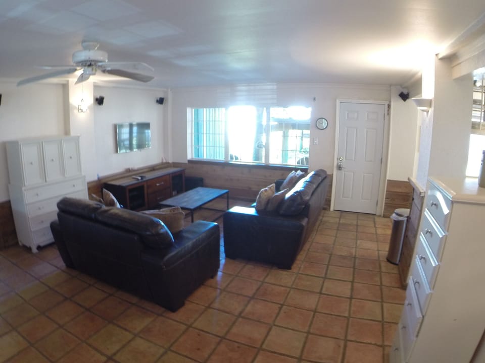 Living area
