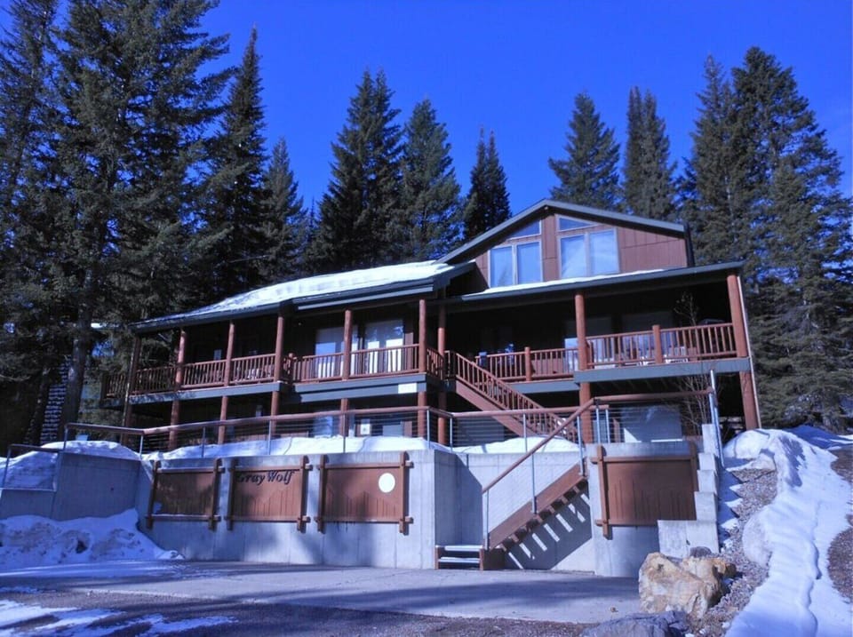 Gray Wolf is a 4 plex and #3 is on the bottom right as you're looking at the picture.