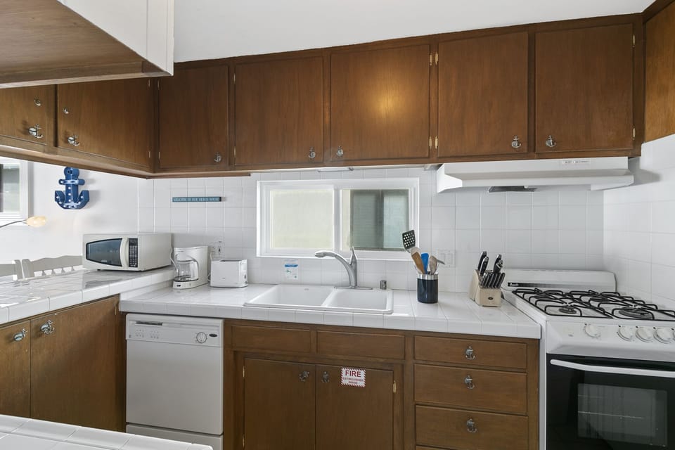 318CL Upper - Kitchen