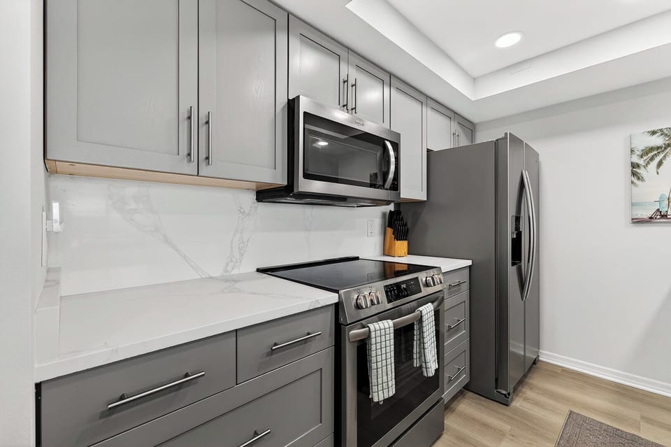 301 KITCHEN APPLIANCES