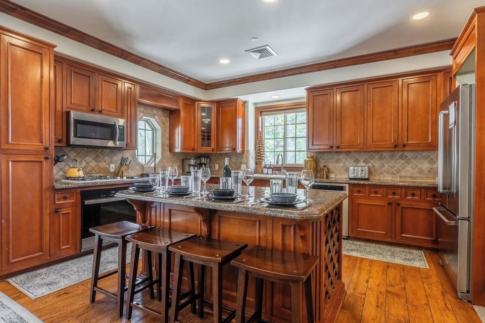 The large kitchen with breakfast bar is well-equipped for everything from apres snacks to full family dinners.