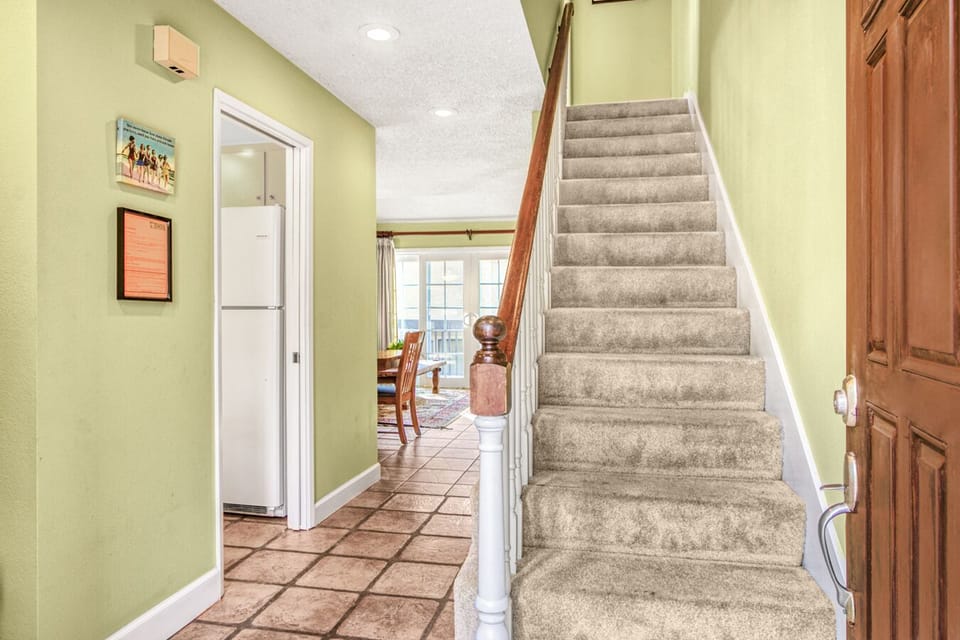 63SV - entrance stairs to Master Bedroom