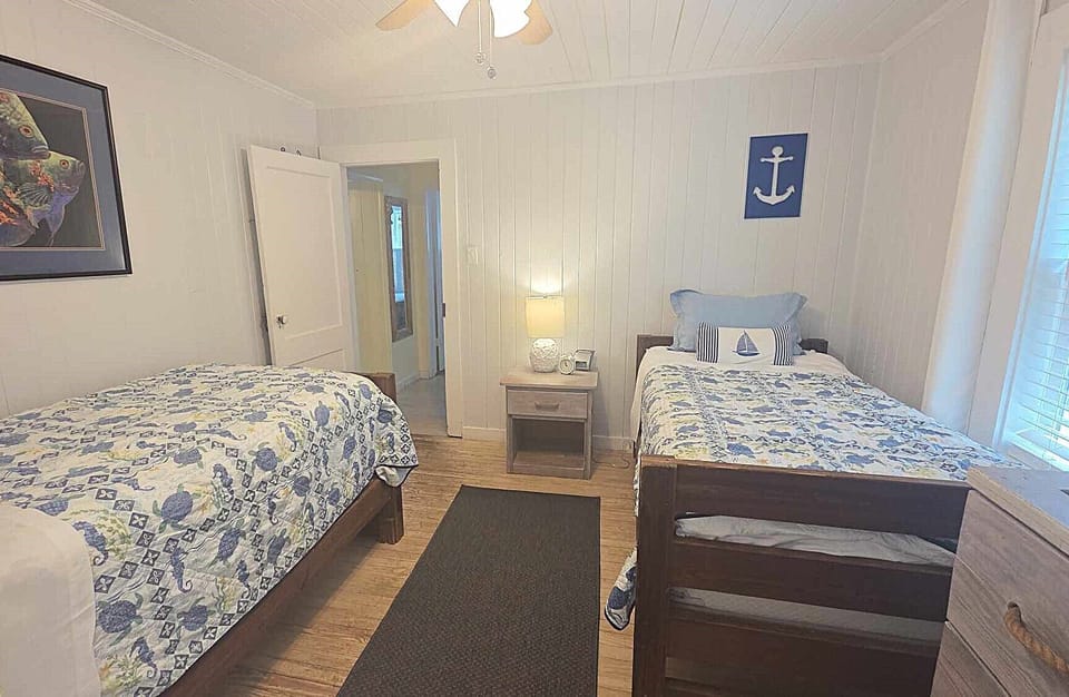 Bedroom with 2 Twins (alternate view)