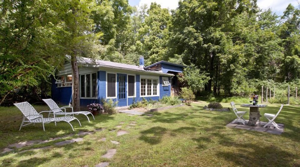 Rock City Writer's Studio (#3469886) is on the same property for friends.