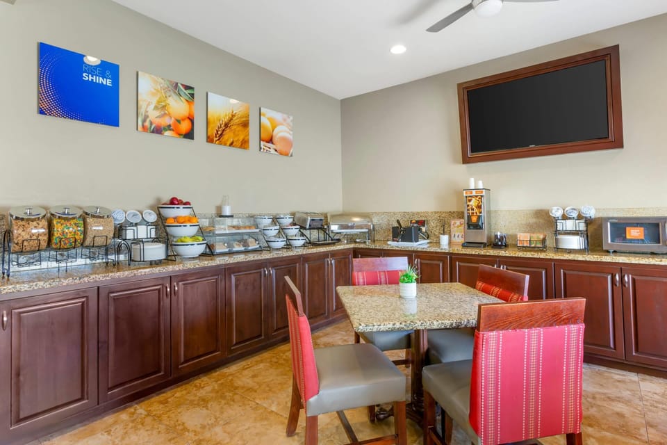 Free daily continental breakfast