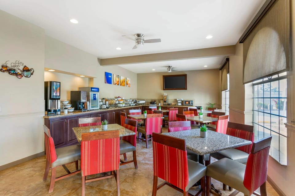 Free daily continental breakfast