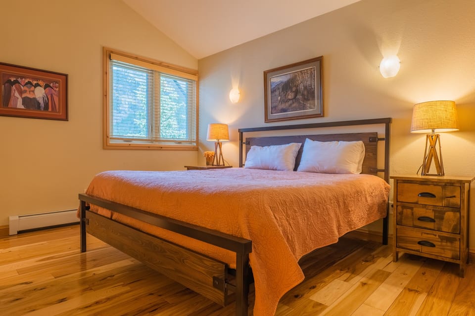Townhome, 3 Bedrooms | Private kitchen | Fridge, oven, coffee/tea maker, toaster