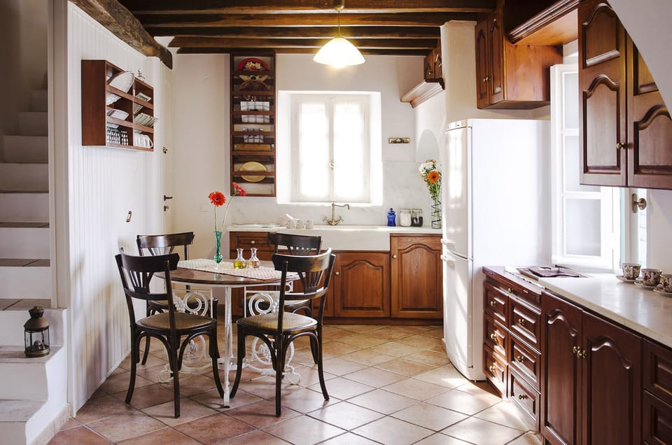 Kitchen and dining area.