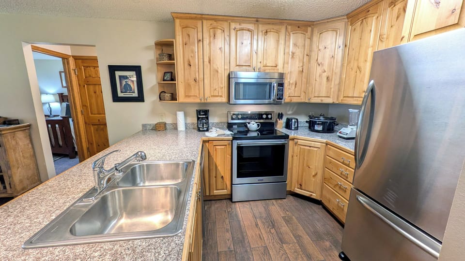 Beaver Creek West Condo J-1 kitchen