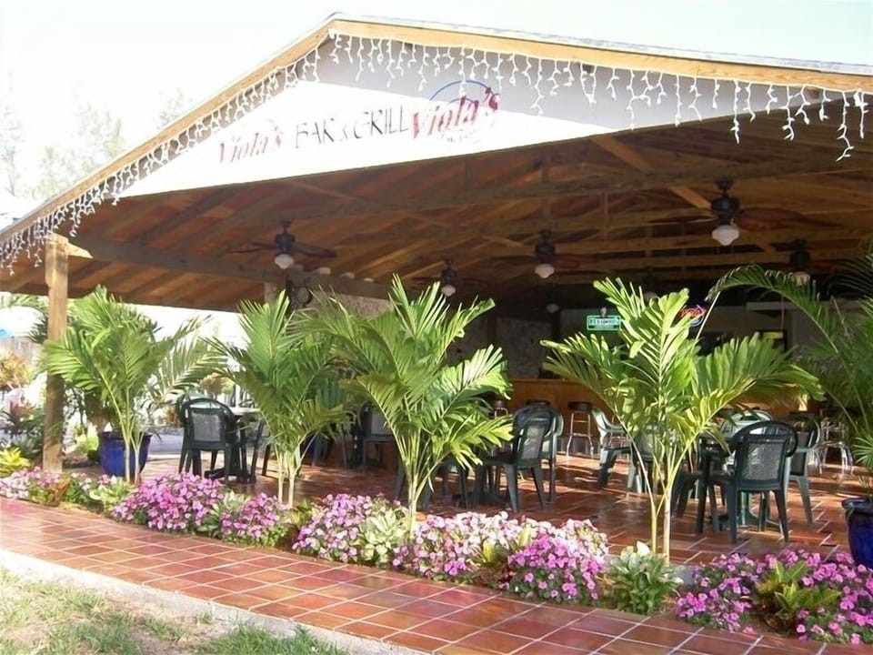 Viola's Bar and Cafe on site.