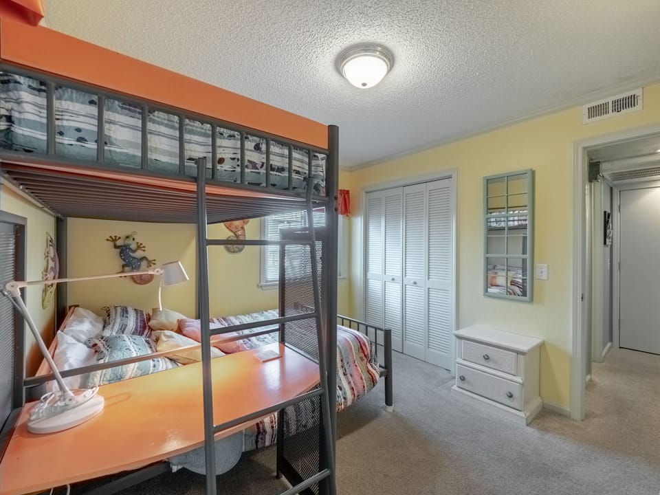 Second Bedroom - Full/Twin Bunk
